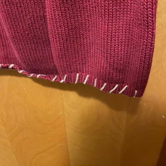 Woman’s sweater.                   201 - Picture 3 of 6